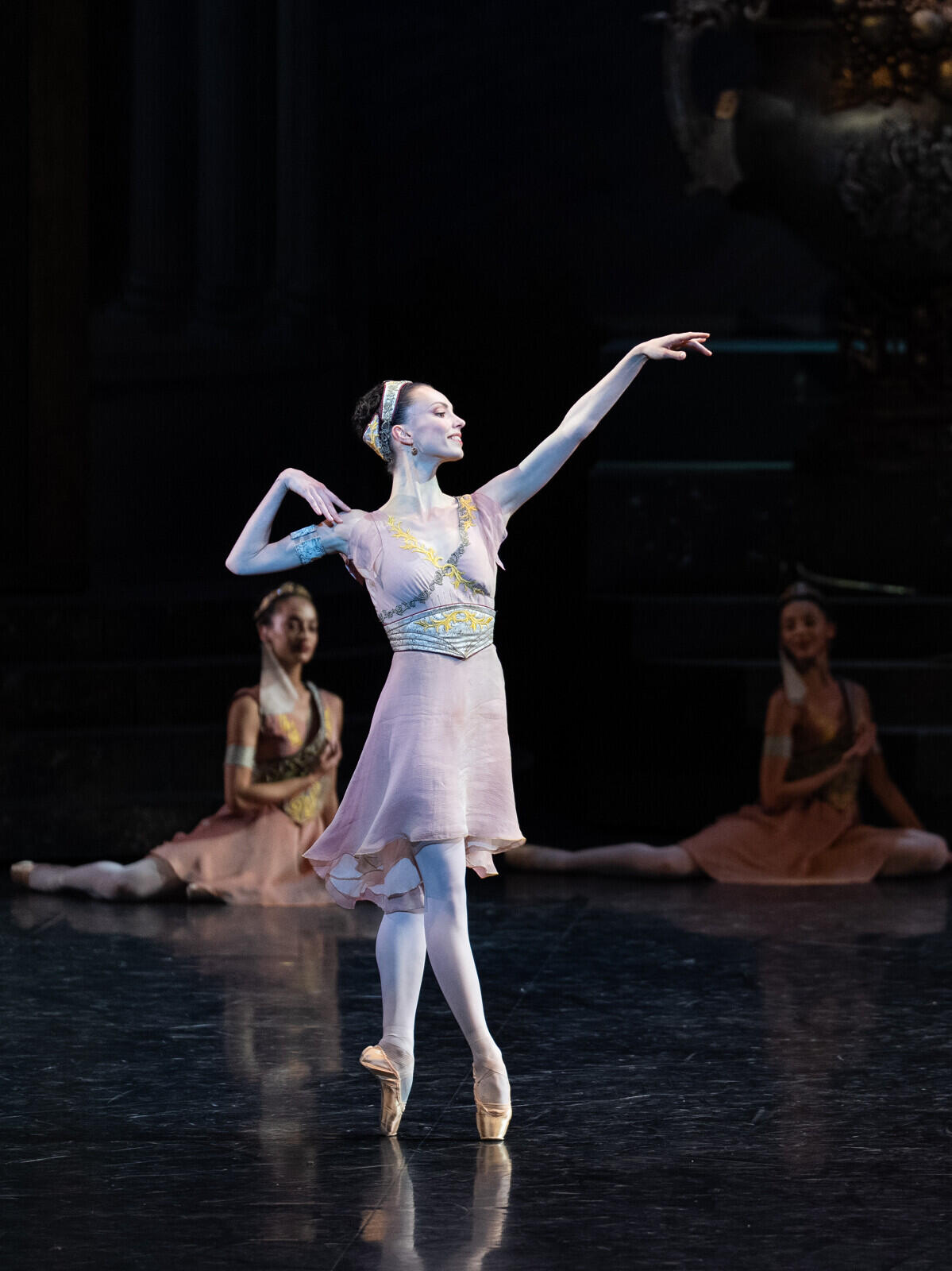 パリ・オペラ座バレエ団のクラシック・バレエをより活性化させた